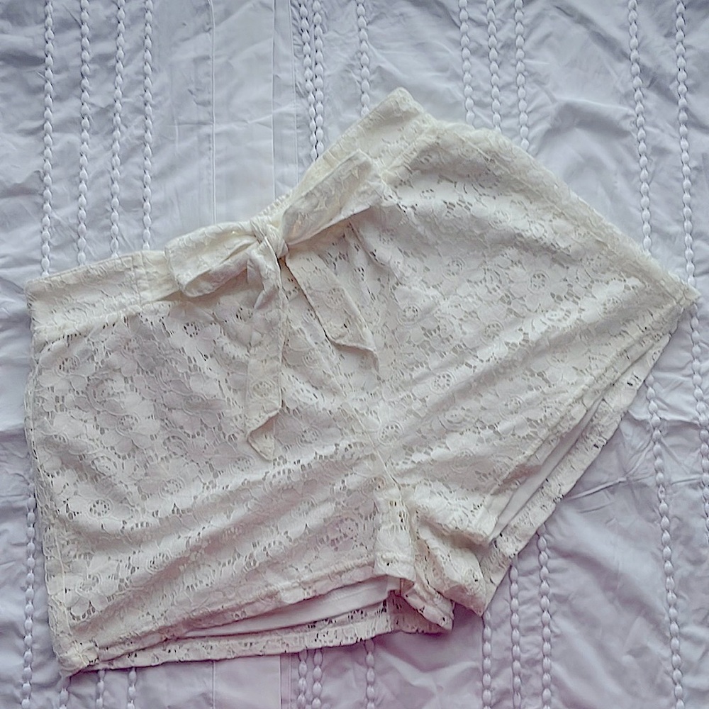 Cute cream Charlotte Russe lace shorts